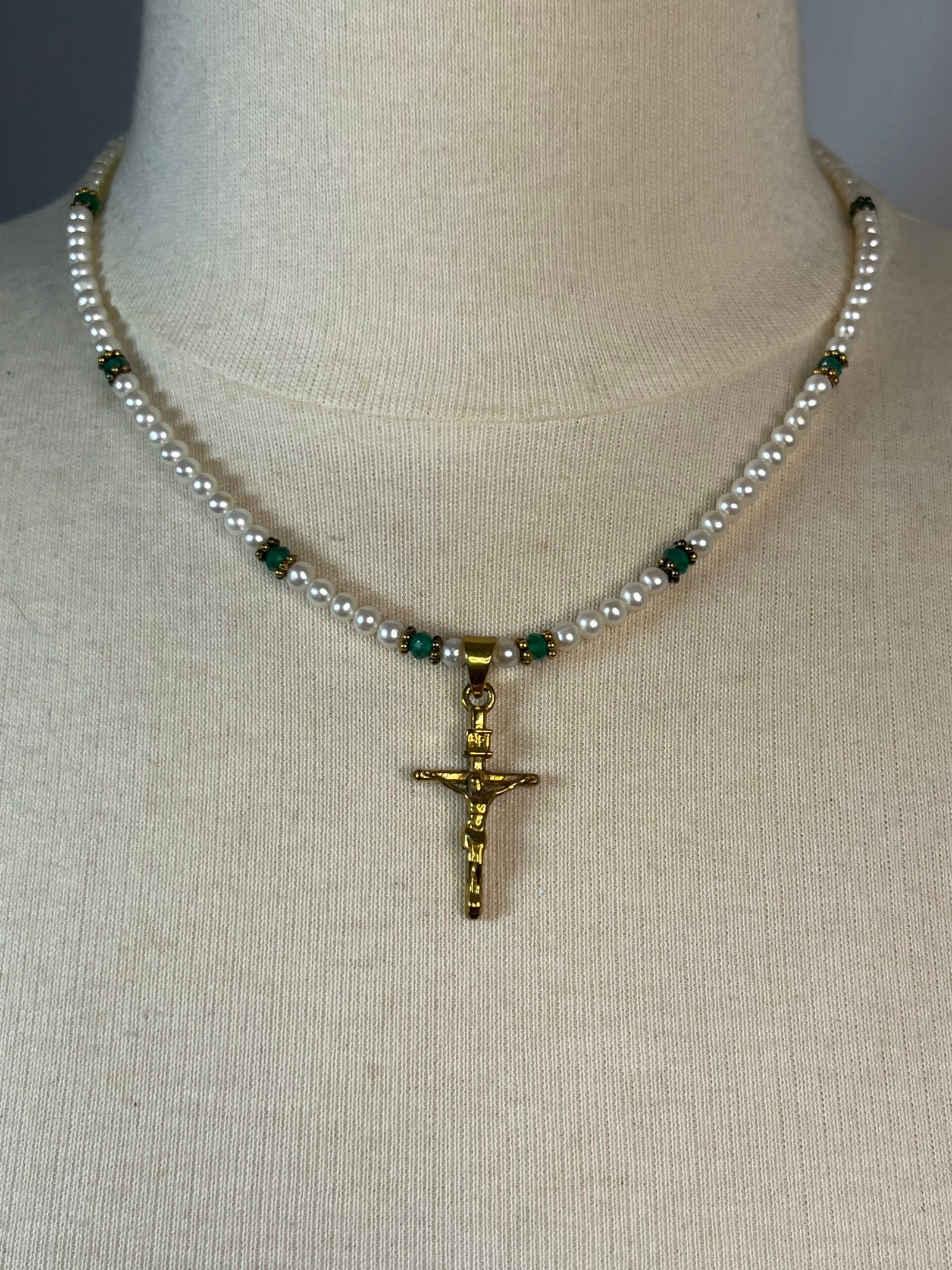 Tour de cou en aventurine, croix du Christ – vue 4