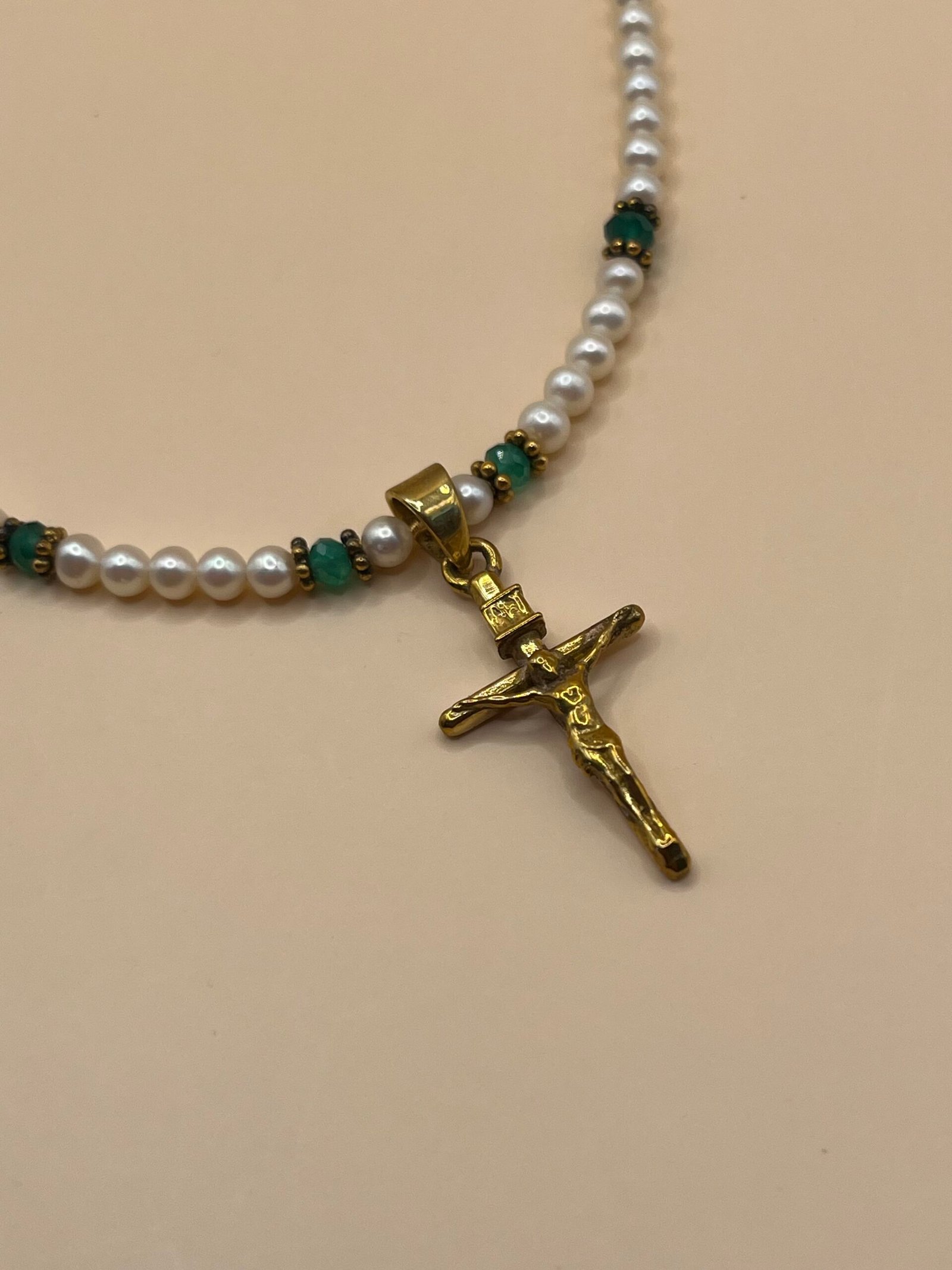 Tour de cou en aventurine, croix du Christ – vue 2