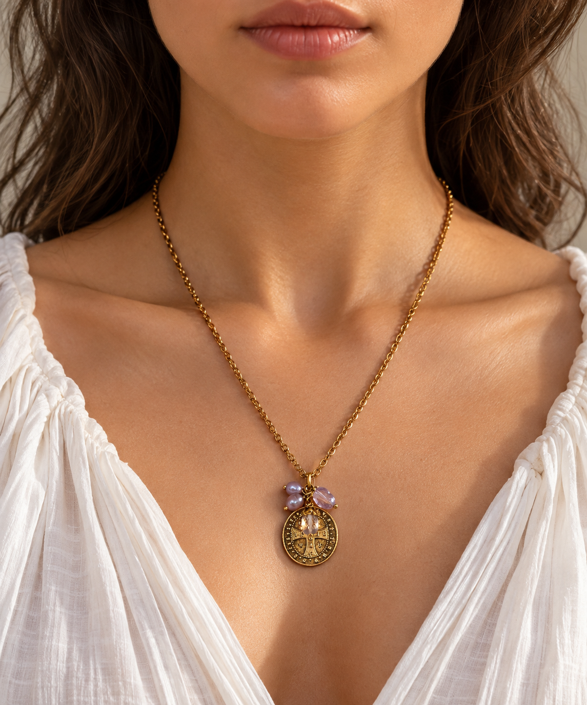 Collier en améthyste, médaille de saint Benoît